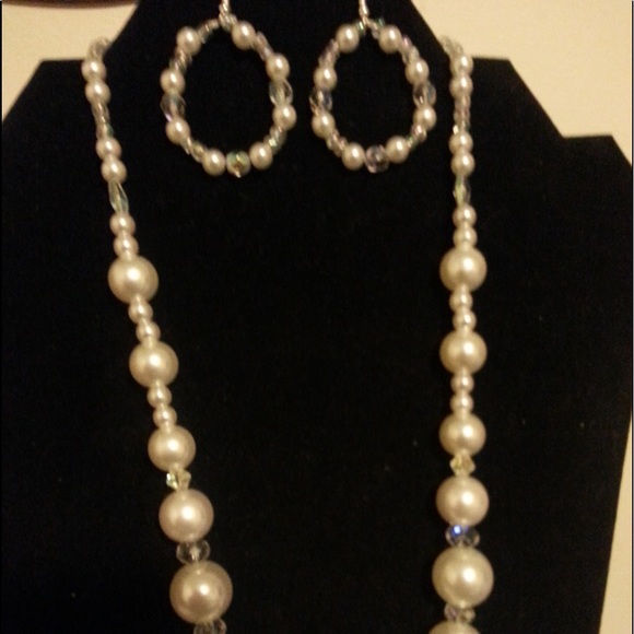Crystal & White Pearl pierced necklace set - Picture 2 of 2